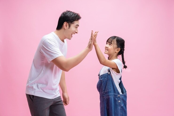 ayah cinta pertama anak perempuan, peran ayah dalam pengasuhan, ayah teladan keluarga, parenting untuk ayah, contoh sikap ayah yang baik, peran suami dalam rumah tangga, ibu muda parenting